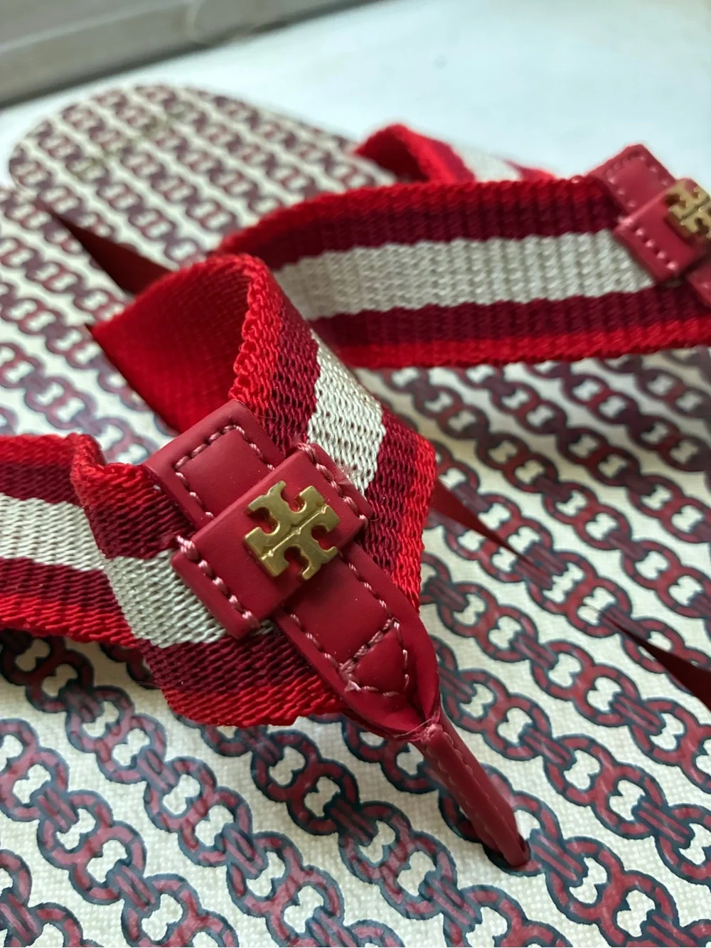 Tory Burch Gemini Link Thin Flip-Flop Sandals - Red (NWOB)